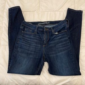 Hi rise skinny. Universal thread. 6/28. EUC.
